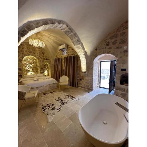 Miri Cave Suite