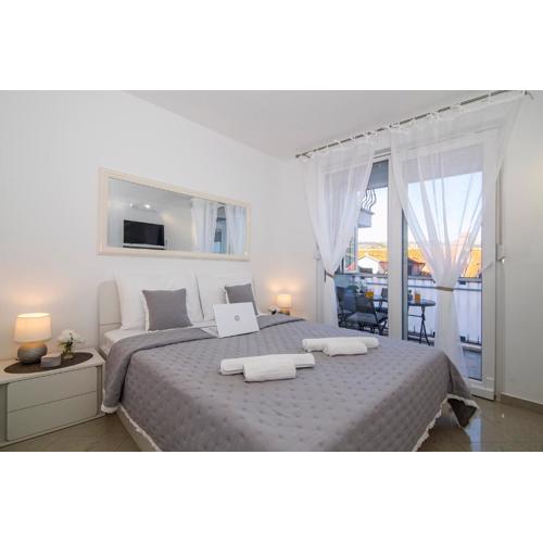 MIRROR apartment