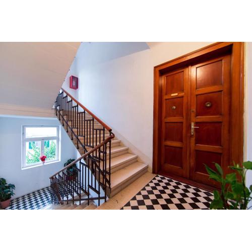 Miss. Monroe Apartment
