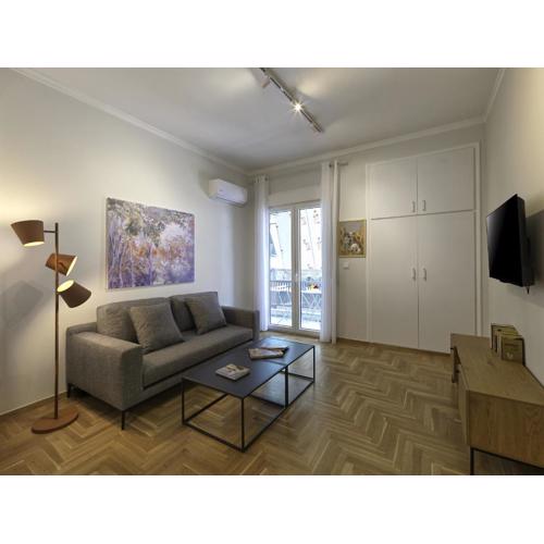 Modern 1BDR Apartment with Balcony