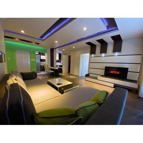 Modern 1BR Apartment with Garden View & Free street parking