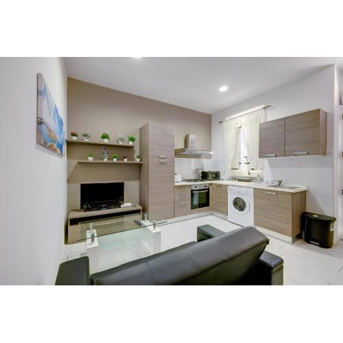 Modern 1BR Maisonette steps from the Promenade