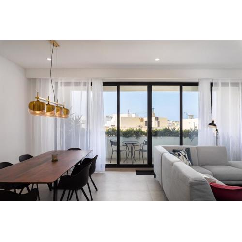 Modern 1BR Spacious Apartment with Terrace - Close to St Thomas Bay