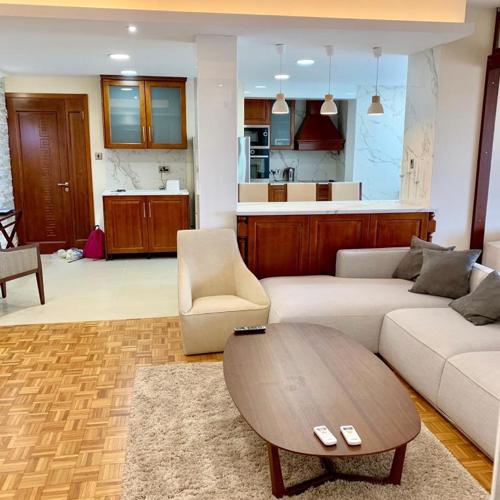 Modern 2 bed room large apartment