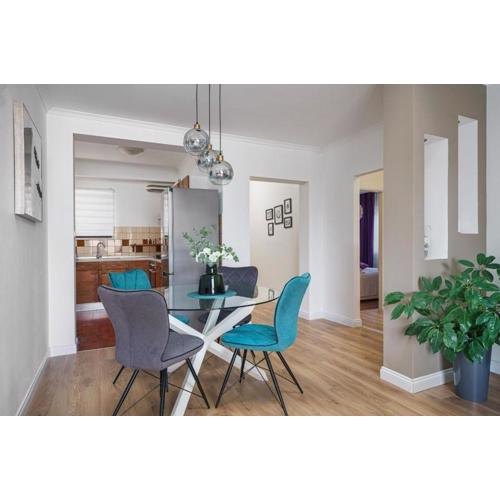 Modern, 2 bedroom apartment near beach!