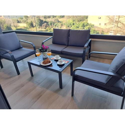 Modern 2-Bedroom Apartment Near the Beach