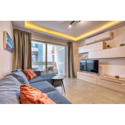 Modern 2-Bedroom Apartment Near the Sea