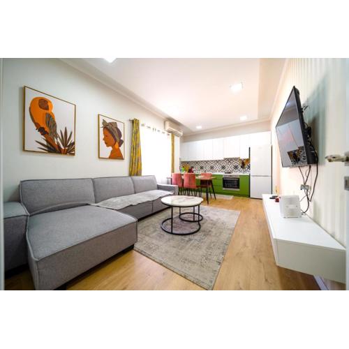 Modern 2 bedroom apartment with balcony in central location