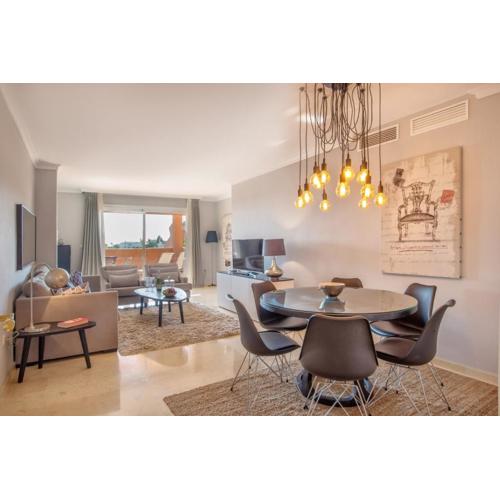 Modern 2 Bedroom Apartment with Sea View in Elviria
