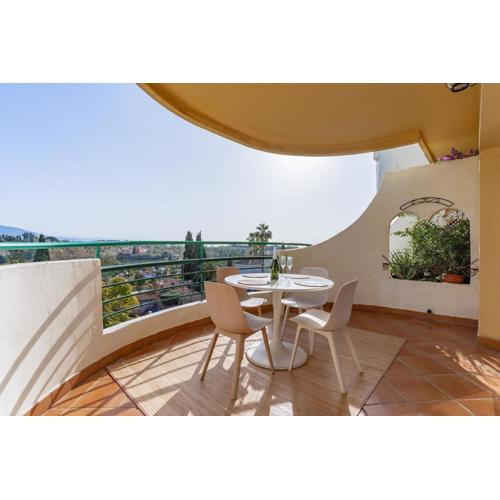 Modern 2-Bedroom Apartment with Stunning Views
