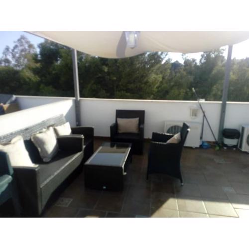 Modern 2 bedroom Penthouse with huge private roof top terrace,free parking and free WIFI