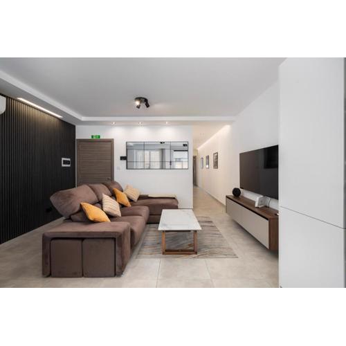 Modern 2BD Apartment with Spacious Layout & 2 Balconies - San Gwann