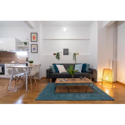 Modern 2BD apt in Athens , 3-min metro