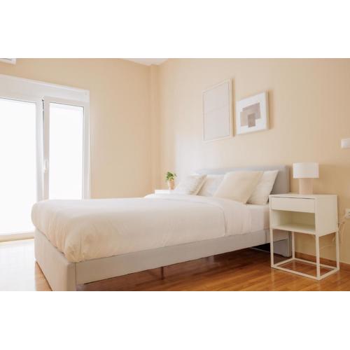 Modern 2BDR Apt - 2\