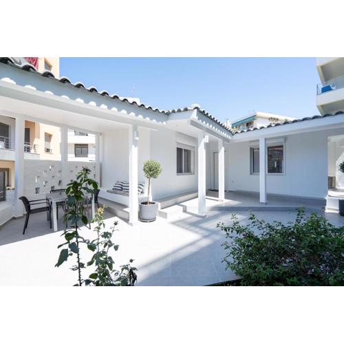 Modern 2bdr Villa on Athens Riviera