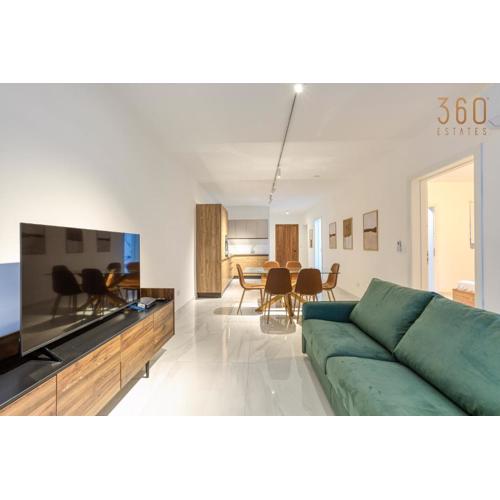 Modern 2BR Apt with Private Terrace & Sofa Bed by 360 Estates
