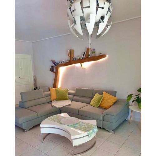 Modern 2BR city flat 10min from the beach