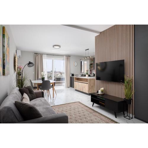 Modern 2BR Cosy Apartment with Large Terrace - Close to Manoel Island & Tigne Shopping Mall