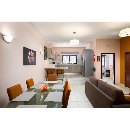 Modern 2BR Stylish Apartment with Large Backyard - Fully-Equipped Accomodation