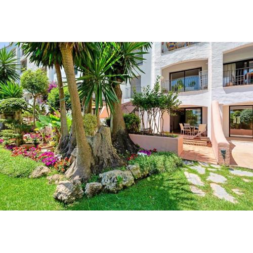 Modern 3 bed Apartment in Puerto Banus, Marbella