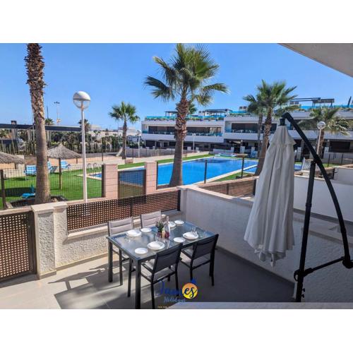 Modern 3 Bedroom Townhouse with Communal Pool LB24
