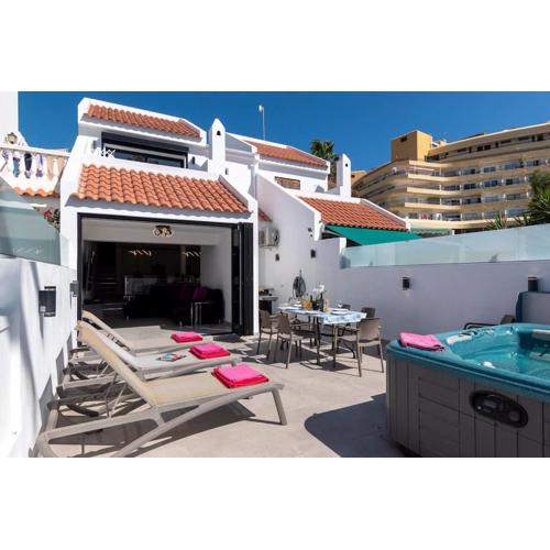 Modern 3 Bedroom Villa with Hot Tub in Costa Adeje