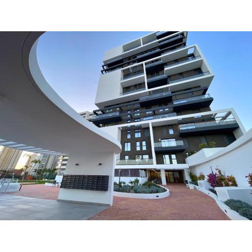 Modern 3-Bedroom with Padel and Pool Access