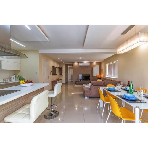Modern 3 BR Apartment close to Paceville and Beach