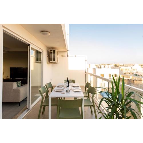 Modern 3BD Spacious Apartment with Terrace - Close to Yacht Marina