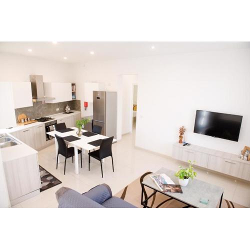 Modern 3BR Apartment with Balcony - Close to Limestone Heritage Park