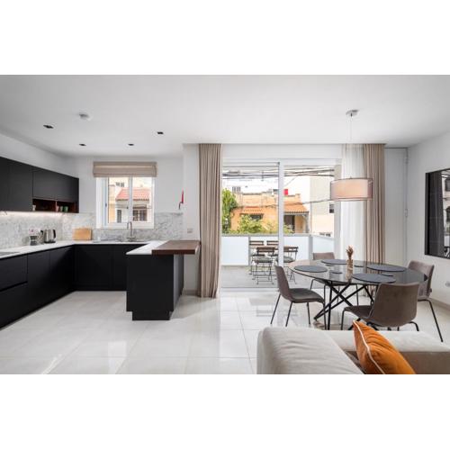 Modern 3BR Stylish Apartment with large Balcony - Close to St Julians and St Georges Bay