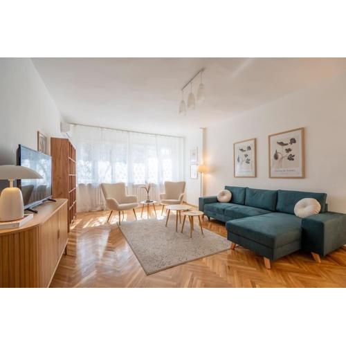 Modern and Calm 2BDRM Apt in City Centre