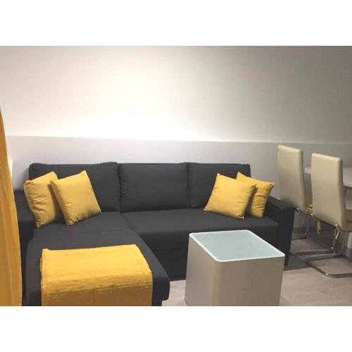 Modern and Cozy Apartment with Terrace in Kastel Kambelovac