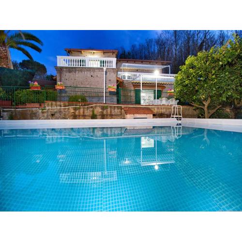 Modern and spacious villa in Sorrento