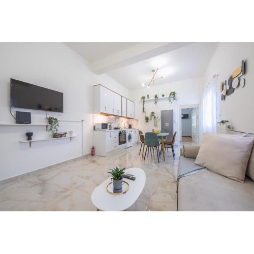 MODERN APARTMENT 200M FROM ACROPOLIS 100Mbps NETFLIX