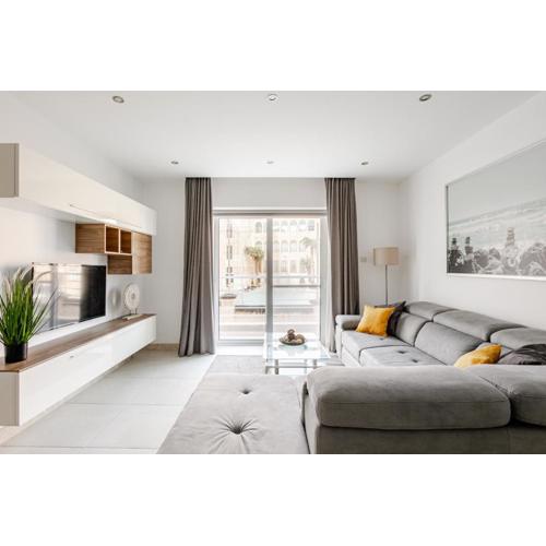 Modern apartment direct access to Sliema beaches