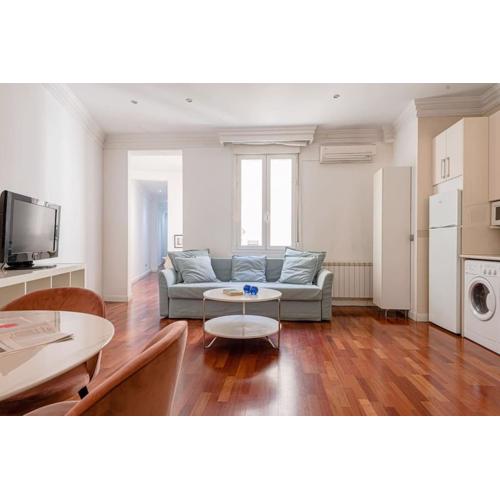 Modern apartment in Chueca INF3Iz4