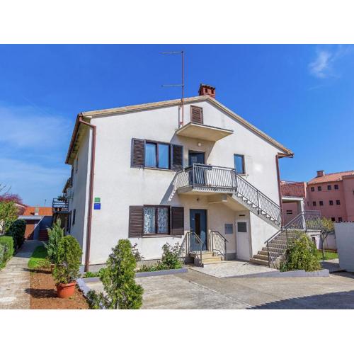 Modern apartment in Pula with balcony