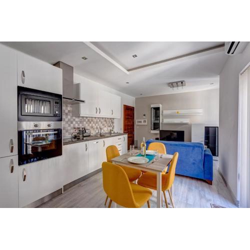 Modern Apartment just off the Promenade