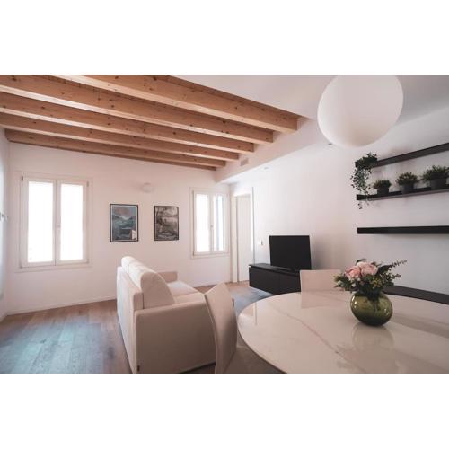 Modern Apartment Lungolago di Como