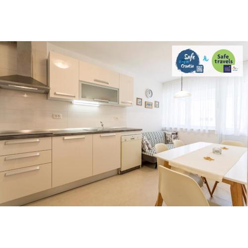 Modern apartment near the beach and center of Split