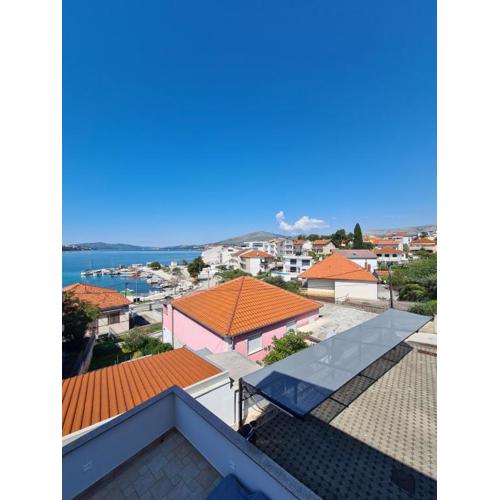 Modern apartment near the sea-Miše