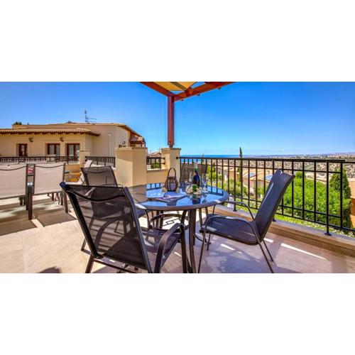 Modern apartment NZ11 large balconies with Sea and Mountain Views