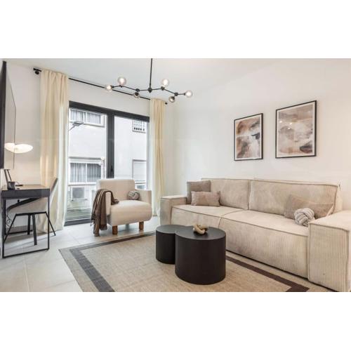 Modern apartment with patio & parking by REMS