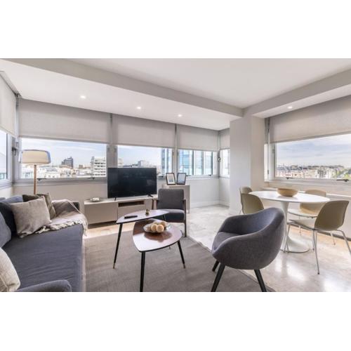 Modern Apartment with Stunning Views of Plaza Colón