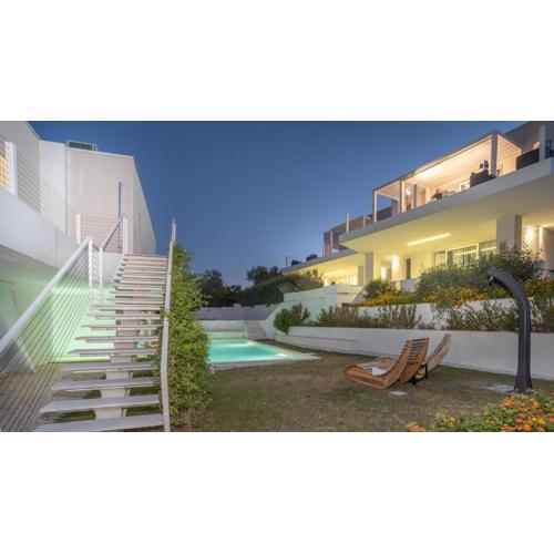 Modern Apartment with Swimming Pool and Parking!