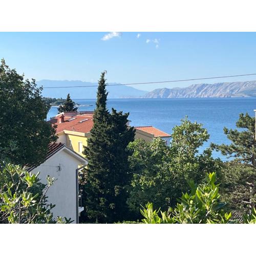 Modern apartments just 70m from the beach with free parking