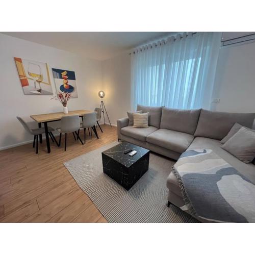 Modern apt near city centre