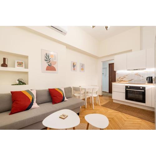 Modern Apt Next to Metro Panepistimio