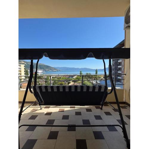 Modern Beach View Apartment, Vlore